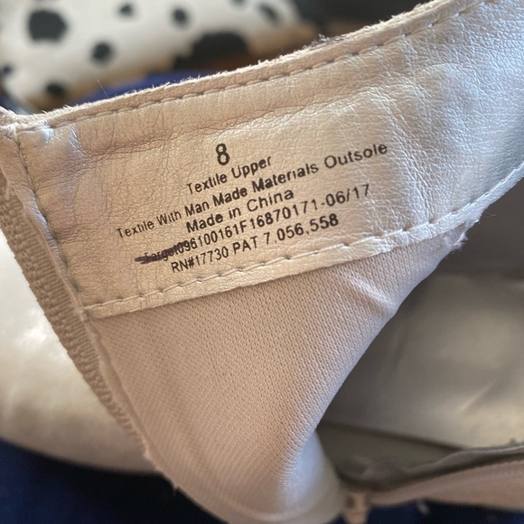 “A new day” silver ankle boots. (8) - Picture 7 of 7